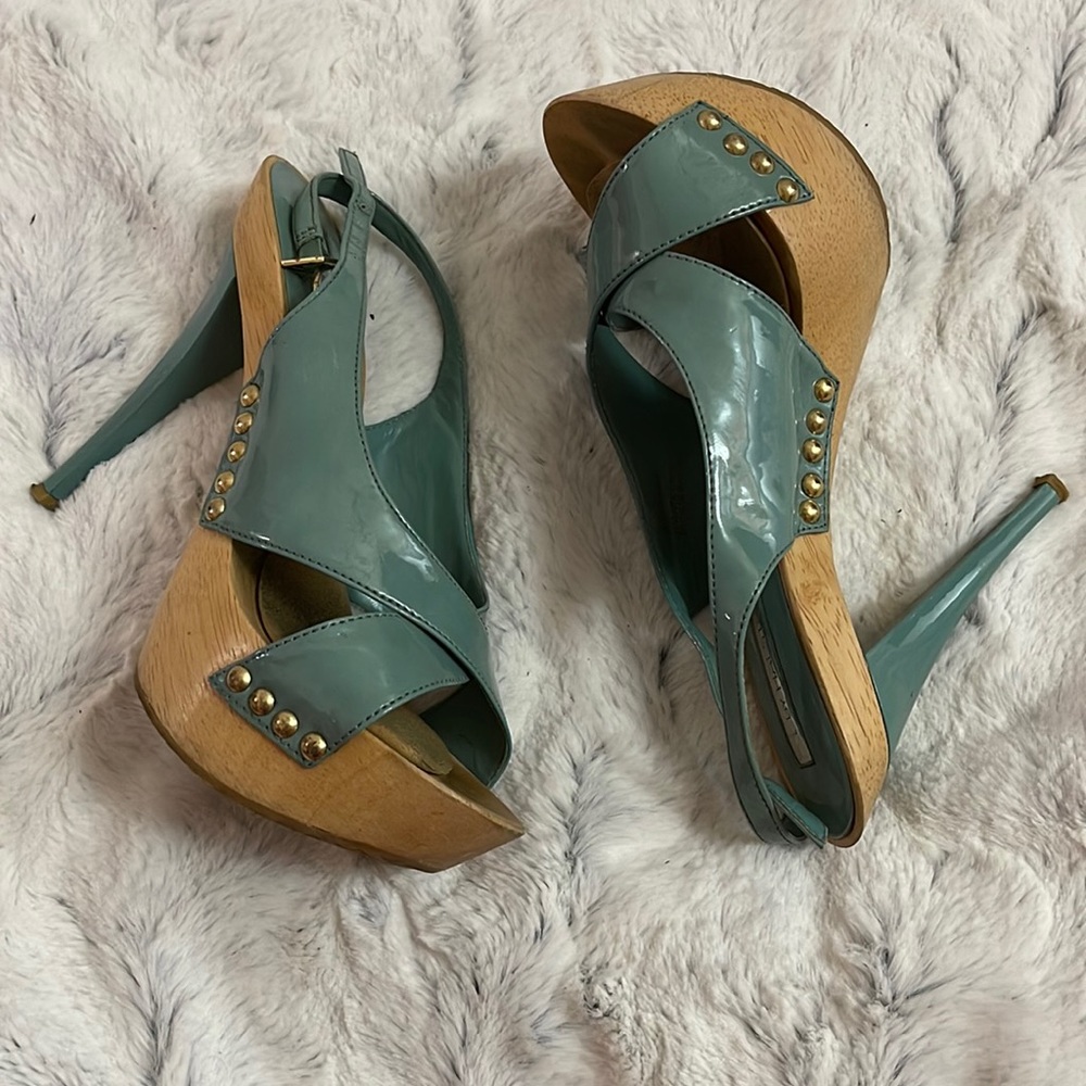 Pre owned H by halston size 6.5